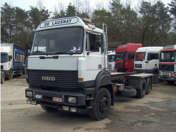 Iveco 240 E 32 6x2 - Caminhão chassi