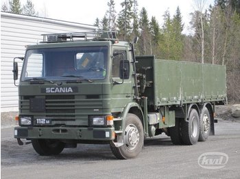 Caminhão basculante Scania P112M 6x2 Flak-lämmar (kran) -82: foto 1