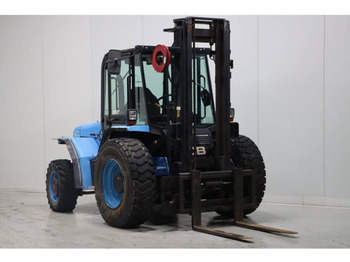 Empilhador todo-o-terreno JCB 930-4