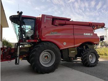 Ceifeira debulhadora Case IH Axial-Flow 8240: foto 1