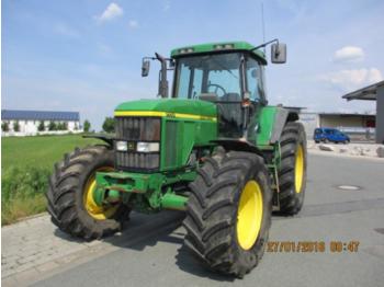 Trator agrícola John Deere 7710