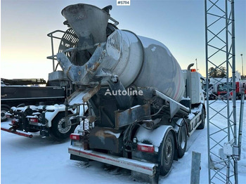 Caminhão betoneira Volvo FE 6x2. Concrete truck with chute: foto 5