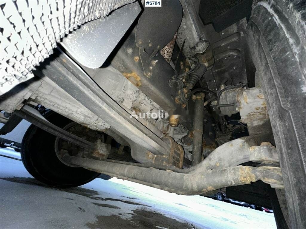Caminhão betoneira Volvo FE 6x2. Concrete truck with chute: foto 50