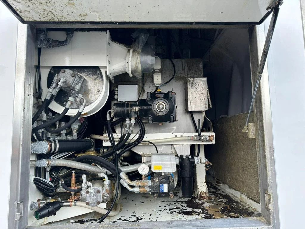 Autobomba de betão Volvo FM 450 8X4 + OVERMAT MSA 22.13 EPS PTO CEMENT/MO: foto 11