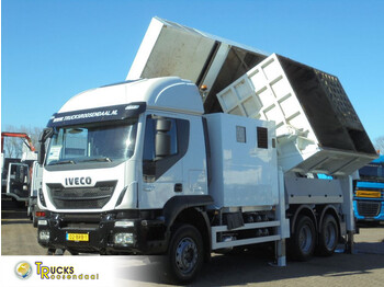 Caminhão limpa fossa IVECO Trakker