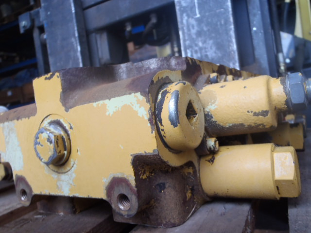 Válvula hidráulica de Máquina de construção Komatsu PW150 -: foto 3