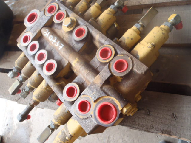 Válvula hidráulica de Máquina de construção Komatsu PW150 -: foto 2