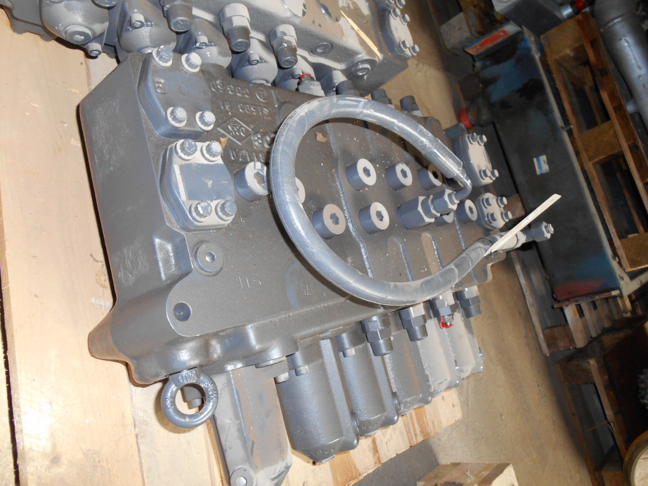 Válvula hidráulica de Máquina de construção nuevo O&K 1292975 -: foto 3