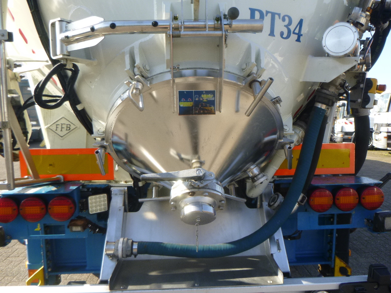 Semirreboque tanque para transporte de farinha Feldbinder Powder tank alu 60 m3 / Compressor diesel engine.: foto 11