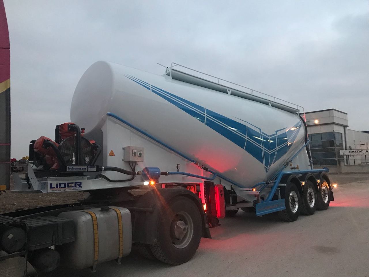 Semirreboque tanque para transporte de cemento nuevo LIDER 2023 MODEL NEW CEMENT TANKER: foto 10