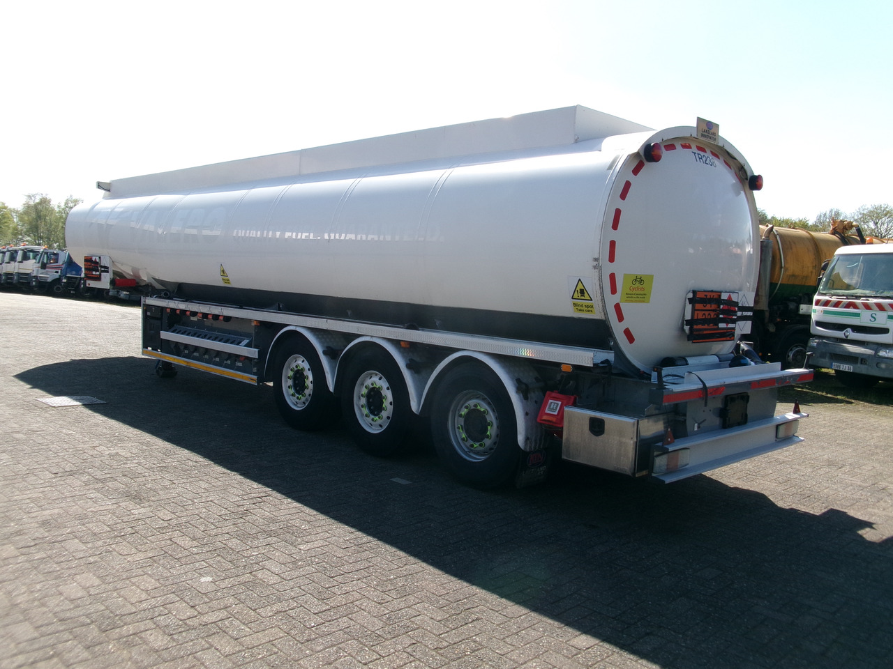 Locação de Lakeland Tankers Fuel tank alu 42.8 m3 / 6 comp + pump Lakeland Tankers Fuel tank alu 42.8 m3 / 6 comp + pump: foto 3