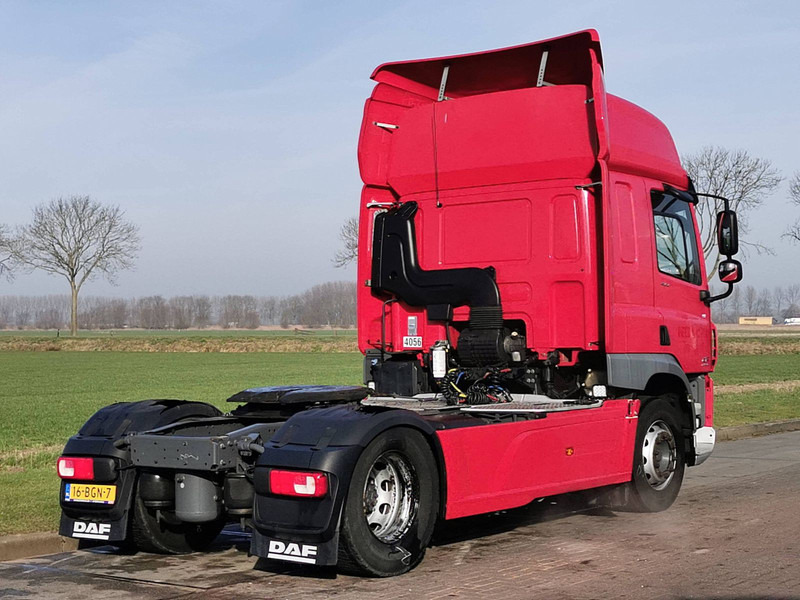 Tractor DAF CF 400 spacecab skirts: foto 4