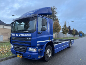 Caminhão transportador de contêineres/ Caixa móvel DAF CF 65