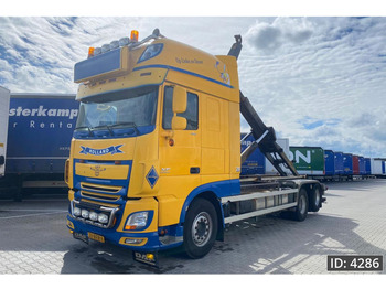 Caminhão transportador de contêineres/ Caixa móvel DAF XF 460