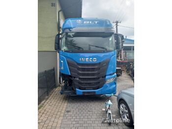 Caminhão transportador de contêineres/ Caixa móvel IVECO