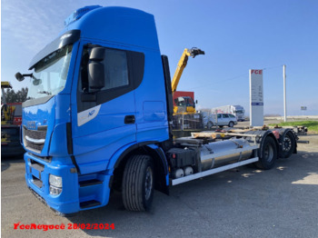 Caminhão transportador de contêineres/ Caixa móvel IVECO Stralis