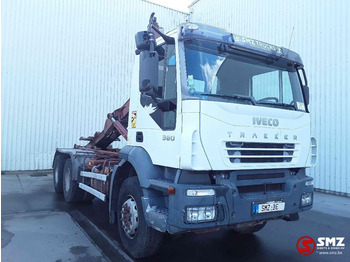 Caminhão transportador de contêineres/ Caixa móvel IVECO Trakker