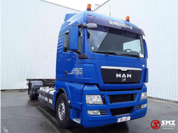 Caminhão transportador de contêineres/ Caixa móvel MAN TGX 18.440