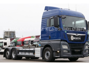 Caminhão transportador de contêineres/ Caixa móvel MAN TGX 26.460