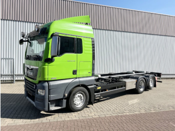 Caminhão transportador de contêineres/ Caixa móvel MAN TGX 26.540
