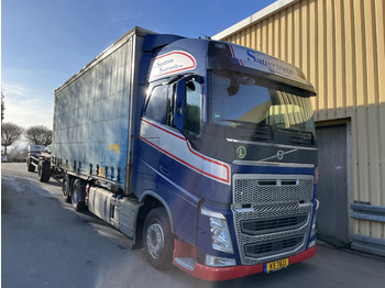 Caminhão transportador de contêineres/ Caixa móvel VOLVO FH 500