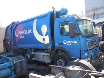 VOLVO FL7 - Caminhão de lixo