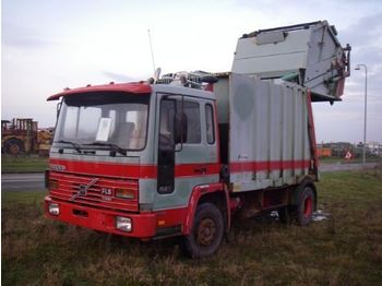Volvo FL 611 TURBO 4X2 - Caminhão de lixo