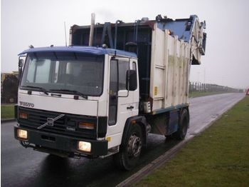 Volvo FL 616 4X2      8M3 - Caminhão de lixo