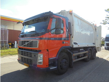 Caminhão de lixo Volvo FM 300 6X2: foto 1