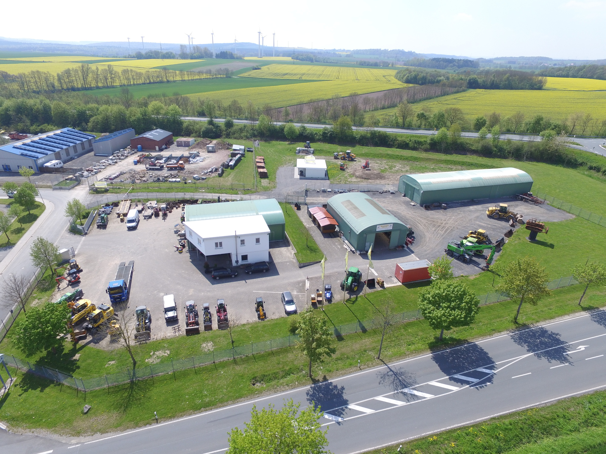 Baumanu GmbH & Co. KG - veículos a venda undefined: foto 1