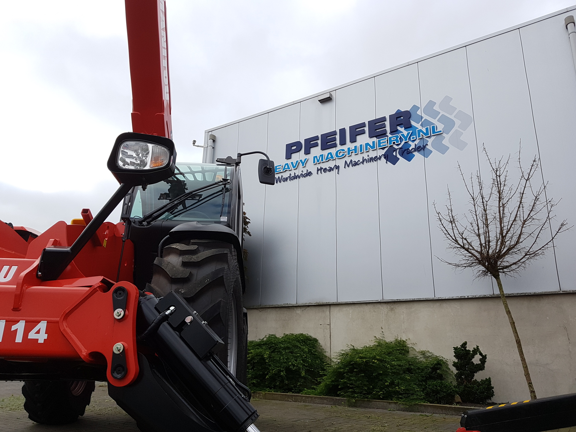 Pfeifer Rentals & Sales - Tractores undefined: foto 3