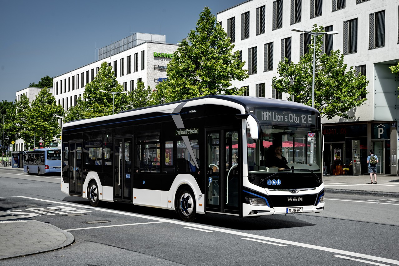 Svenska Neoplan AB - veículos a venda undefined: foto 2