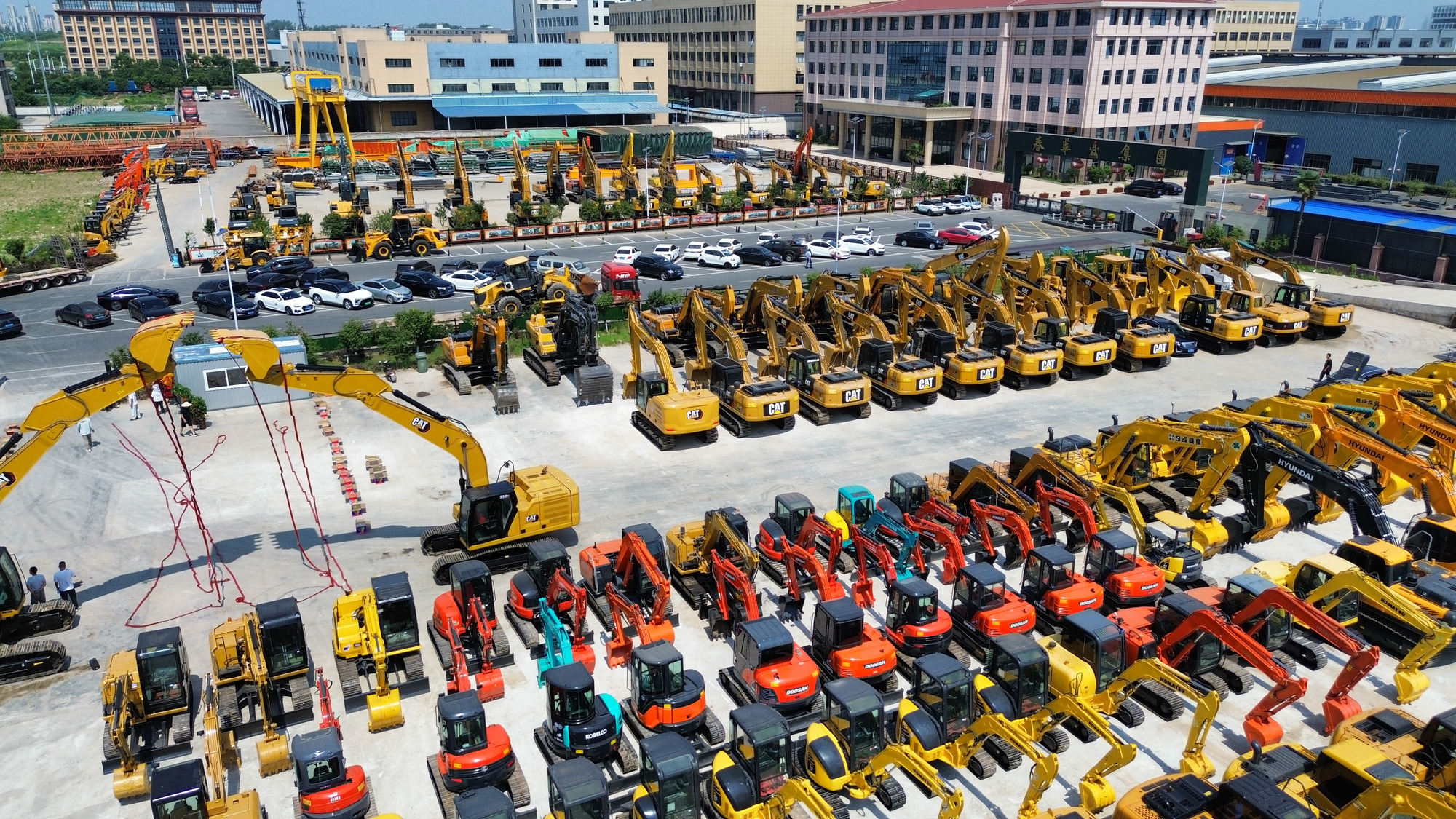 Toaks International Trading Company - Caminhões SINOTRUK - diesel, caixa de velocidades: manual undefined: foto 2