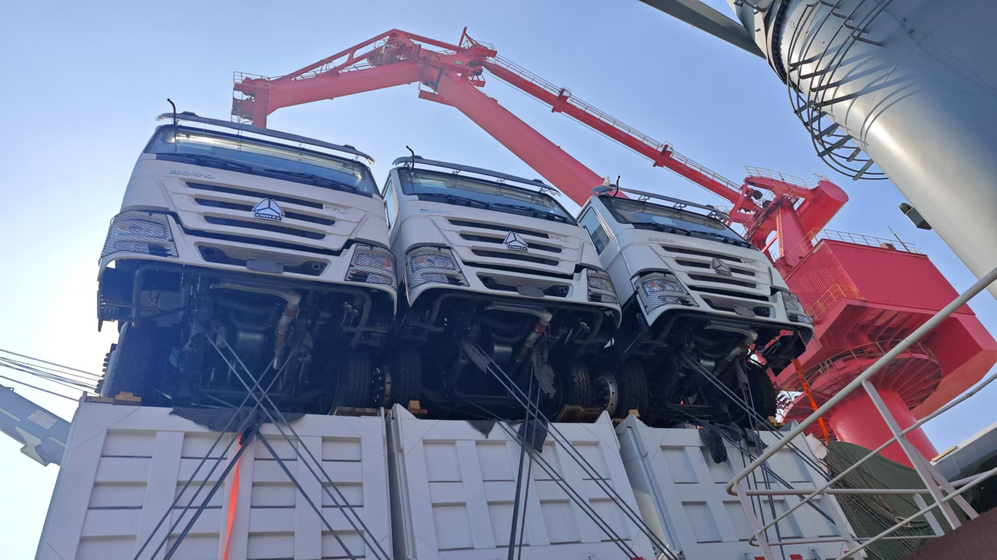 Toaks International Trading Company - Caminhões SINOTRUK - diesel, caixa de velocidades: manual undefined: foto 18