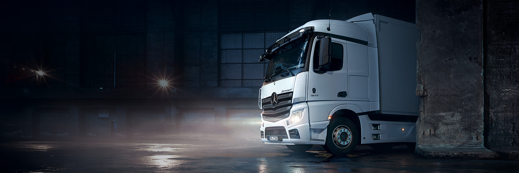 Daimler Truck Austria Gmbh - Caminhões MERCEDES-BENZ - Ano: 2023, diesel, ar condicionado undefined: foto 1