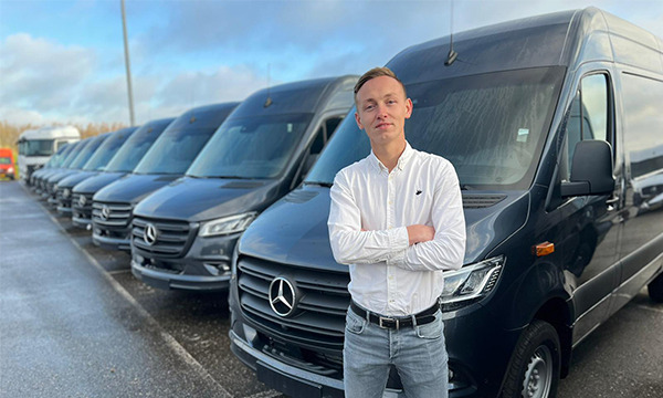 Busvan - Veículos comerciais - Ano: 2023, caixa de velocidades: automática undefined: foto 3