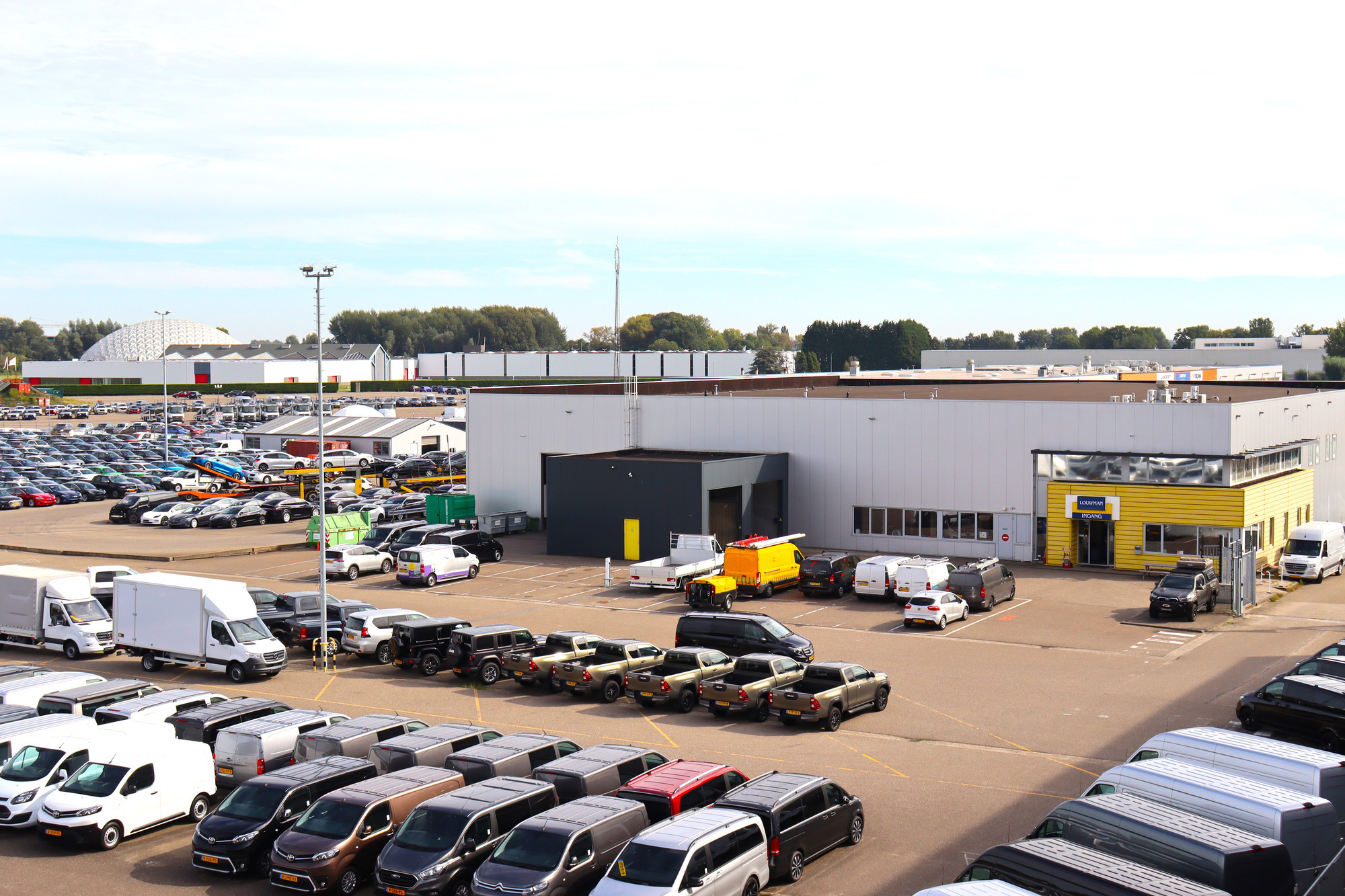 Busvan - Veículos comerciais - Ano: 2023, caixa de velocidades: automática undefined: foto 1