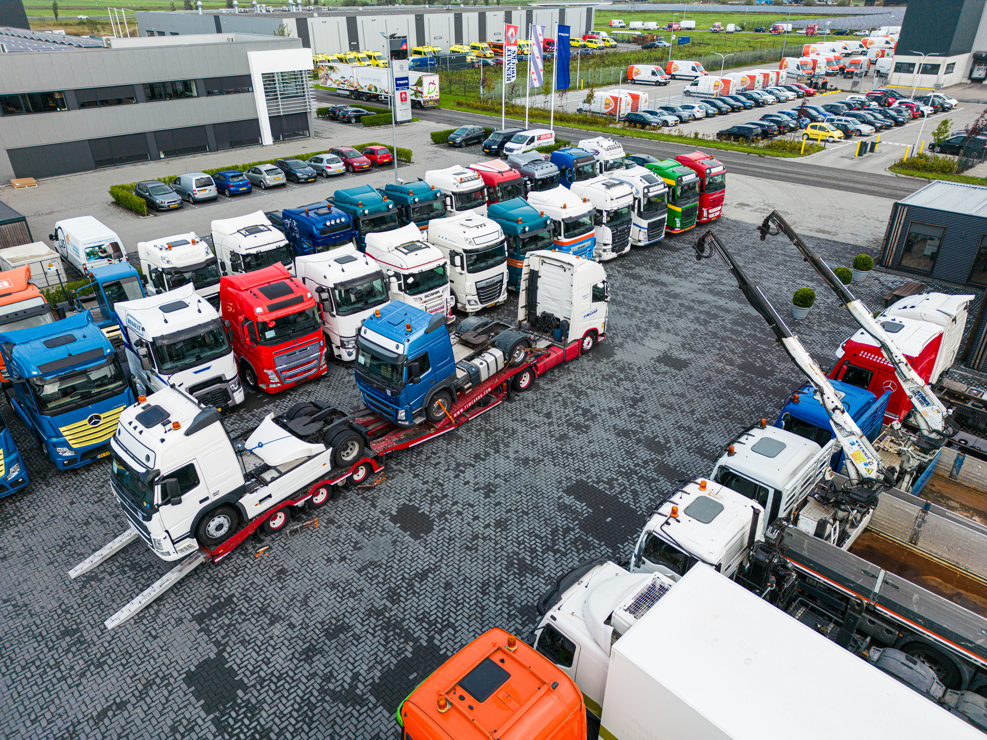 LVS Used TRUCKS - Caminhões MERCEDES-BENZ undefined: foto 3