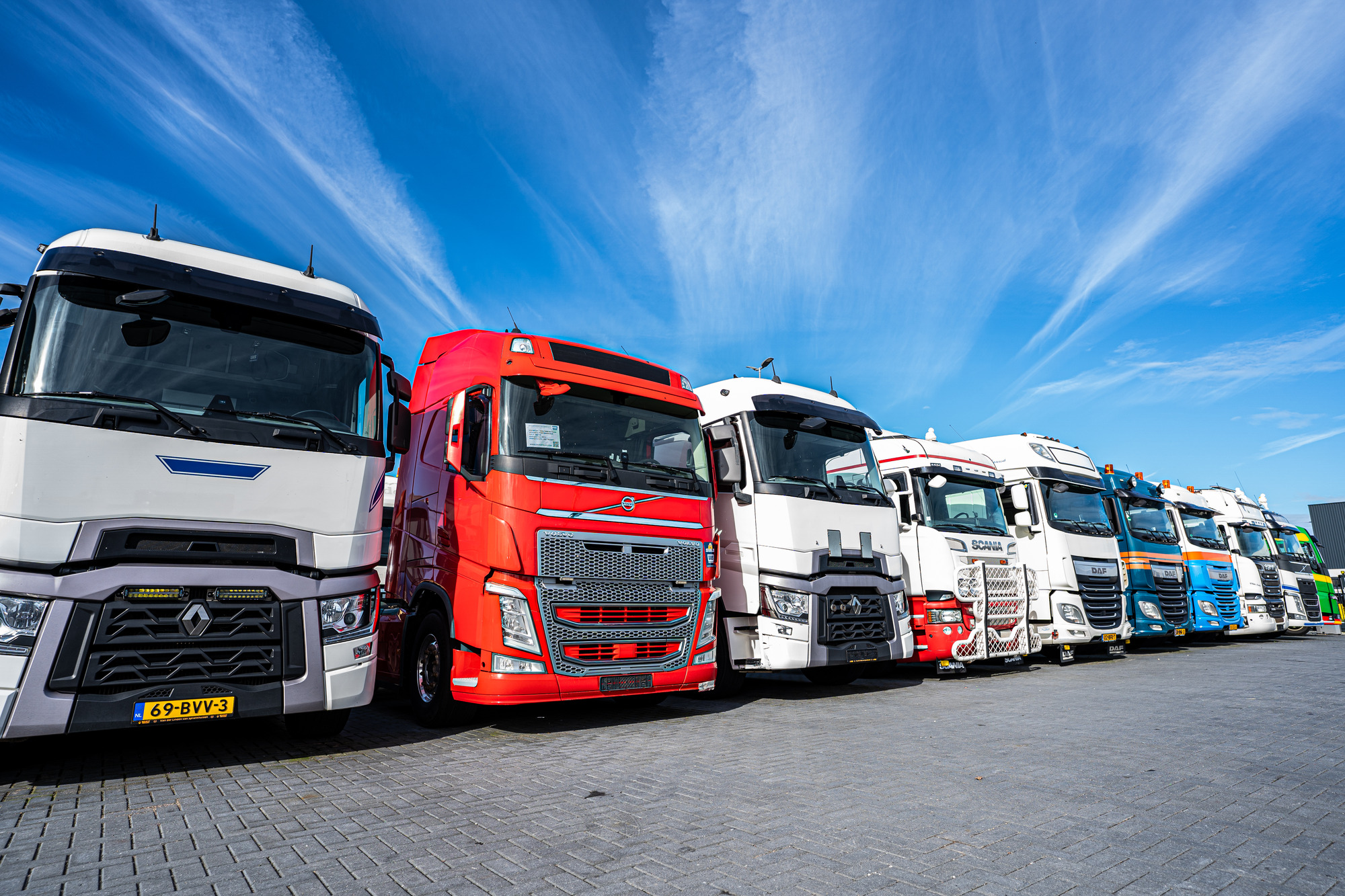 LVS Used TRUCKS - Caminhões MERCEDES-BENZ undefined: foto 1