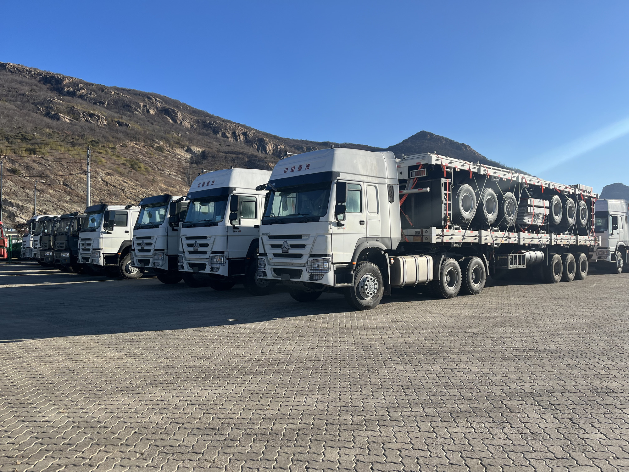 Qingdao Higher Weight Trade Co. LTD - Caminhões SINOTRUK - 6x4, Euro 3, ar condicionado undefined: foto 4