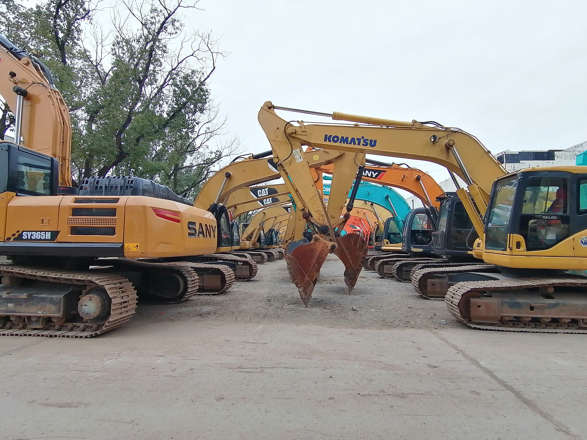 Qingdao Higher Weight Trade Co. LTD - Caminhões SINOTRUK - 6x4, Euro 3, ar condicionado undefined: foto 6