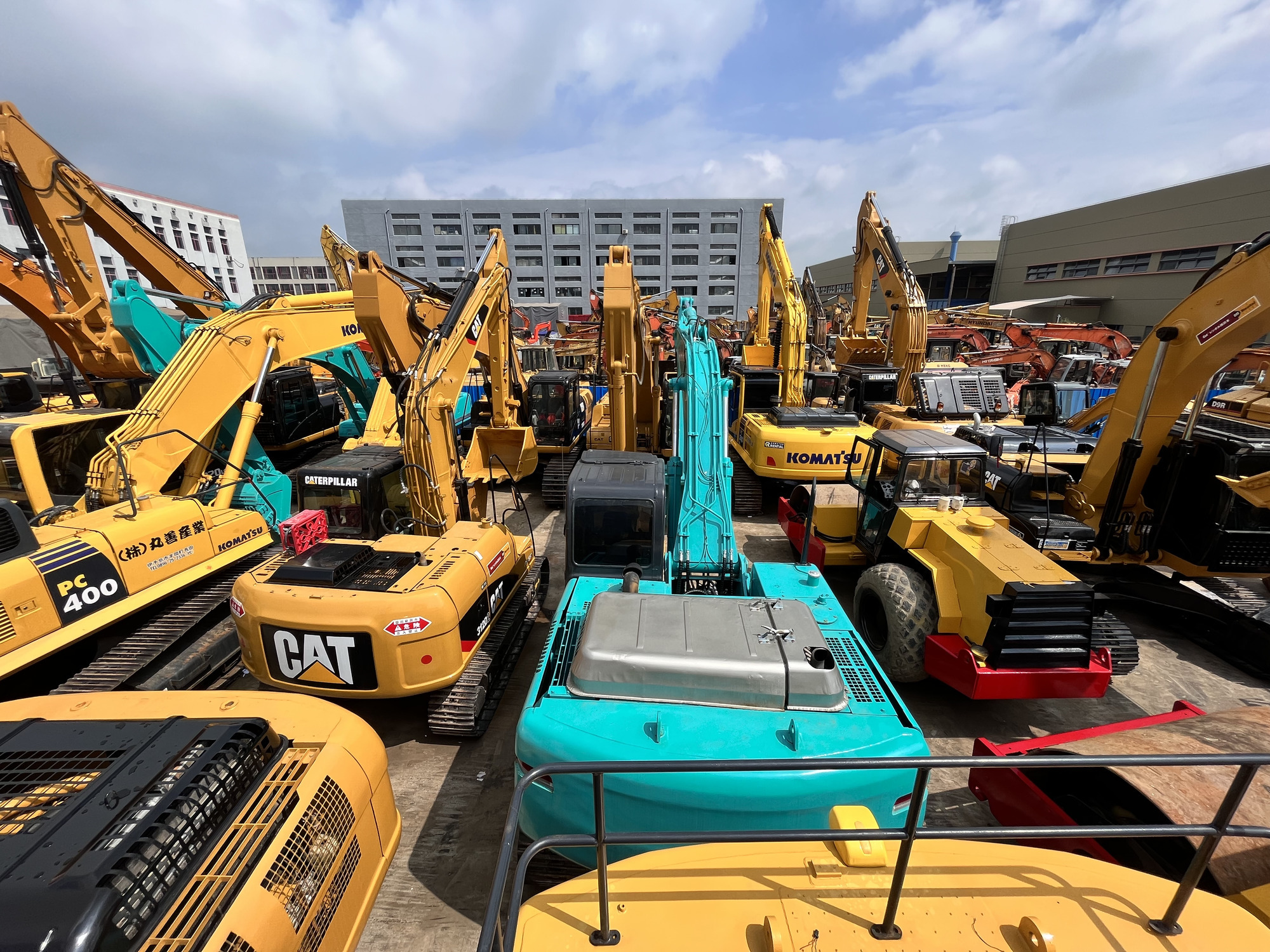 Qingdao Higher Weight Trade Co. LTD - Caminhões SINOTRUK - 6x4, Euro 3, ar condicionado undefined: foto 3