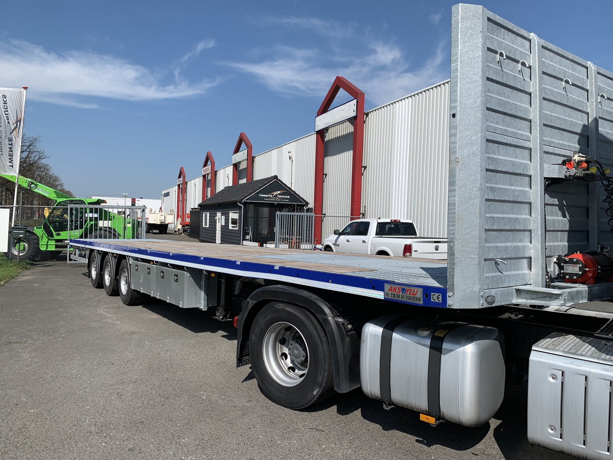 Twente Trucks - Semireboques - plataforma elevatória undefined: foto 2