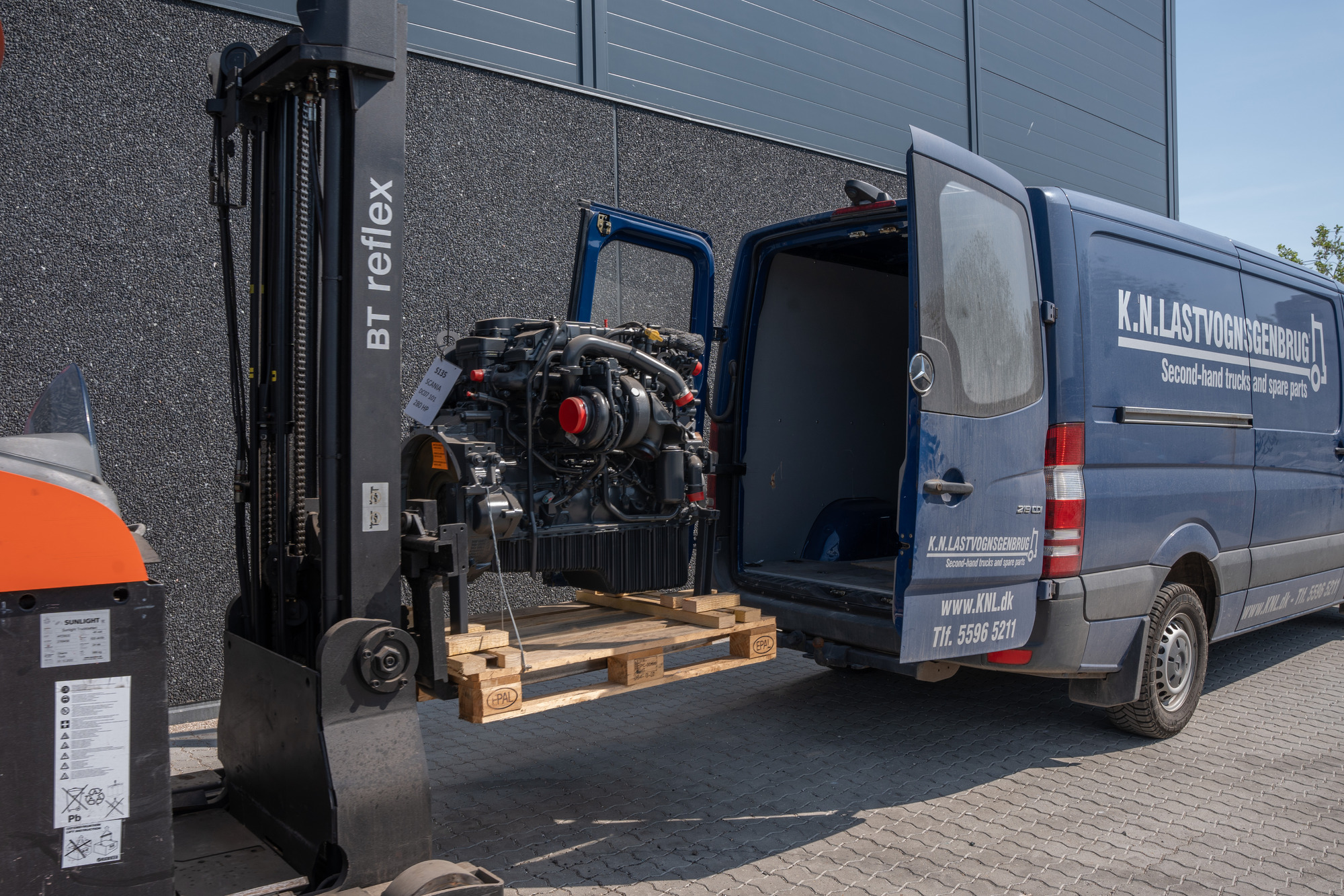 KNL TRUCKPARTS ApS - Máquinas de construção undefined: foto 3
