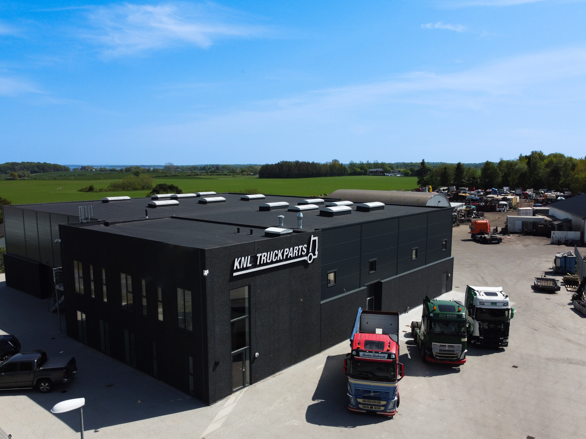 KNL TRUCKPARTS ApS - Máquinas de construção undefined: foto 1