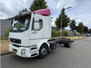 Caminhão chassi VOLVO FL 250
