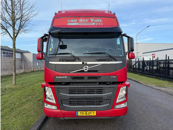 Caminhão furgão Volvo FM 330 2017: foto 3