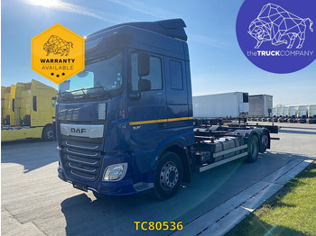 Caminhão transportador de contêineres/ Caixa móvel DAF XF