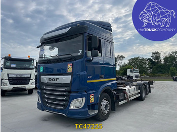Caminhão transportador de contêineres/ Caixa móvel DAF XF