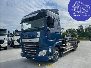 Caminhão transportador de contêineres/ Caixa móvel DAF XF